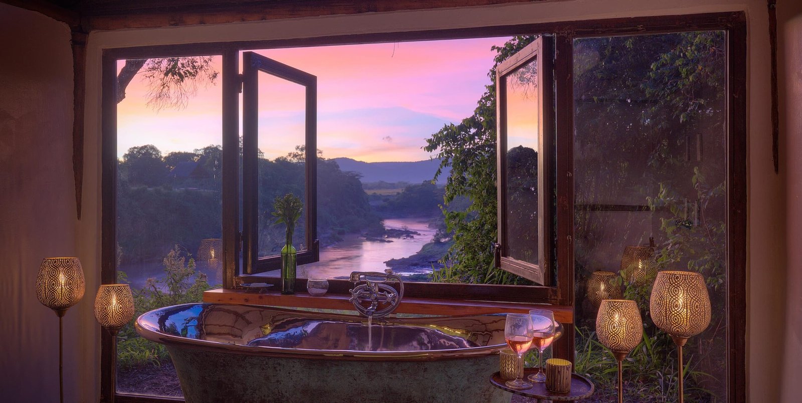 House in the Wild cottage bathtub overlooking the Mara River