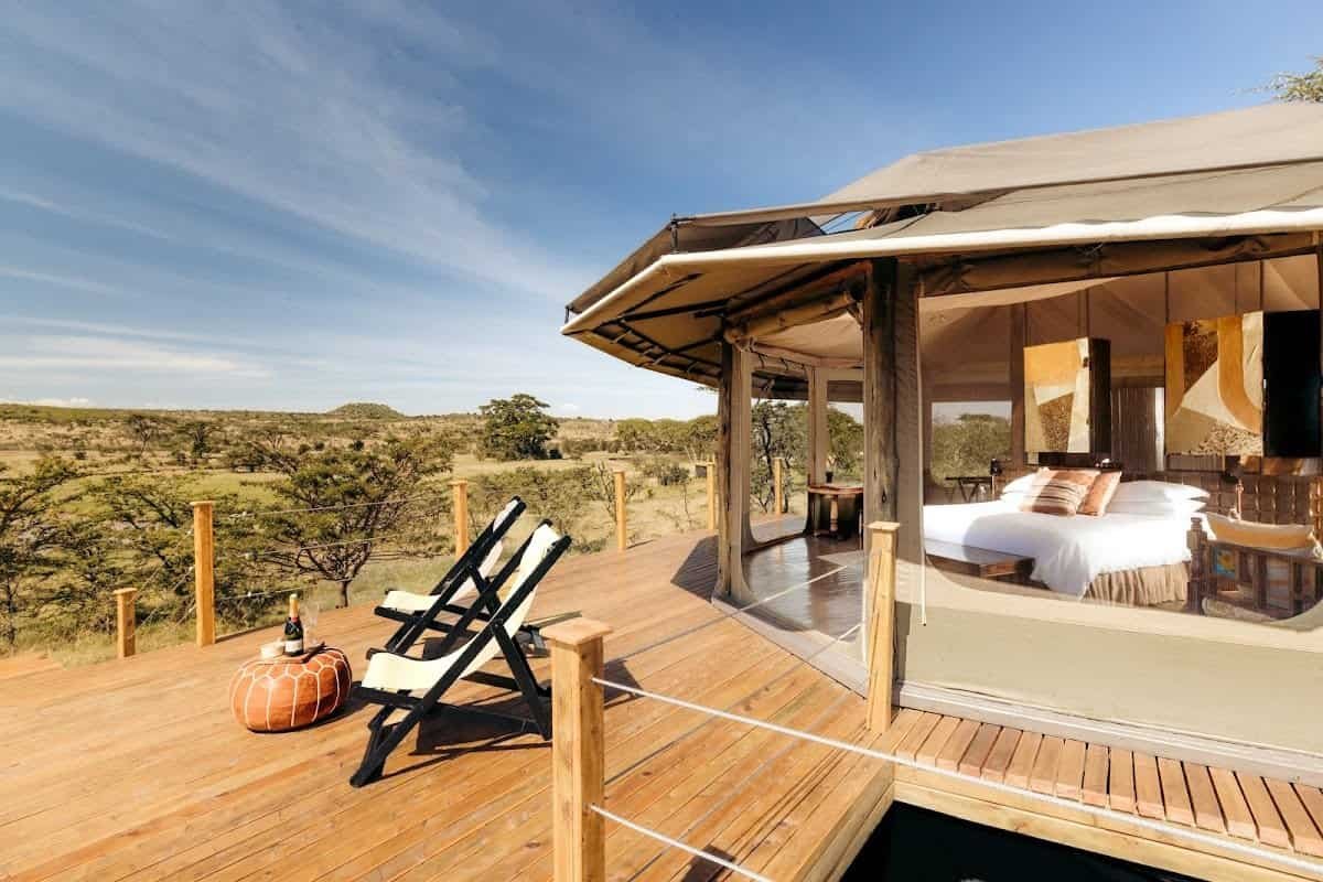Saruni Leopard Hill round tent and wooden deck overlooking Naboisho Conservancy