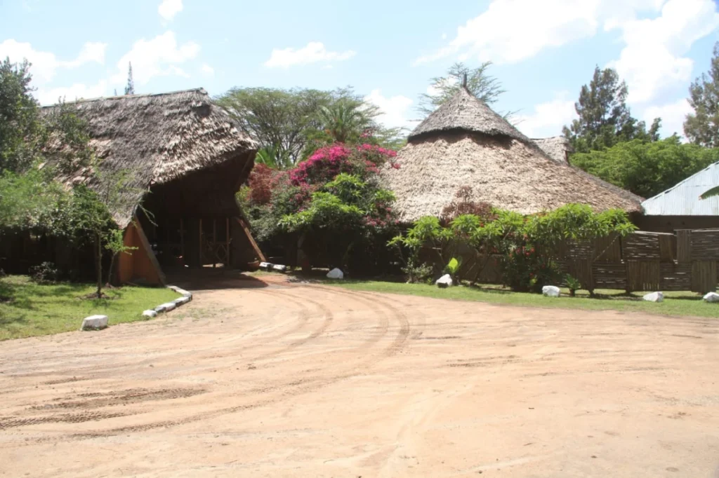 Mara Topi Lodge thatched entrance and landscaped courtyard