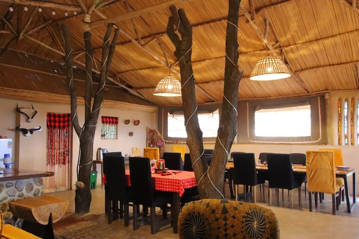 Oseki Mara Camp communal dining area beneath a thatched roof